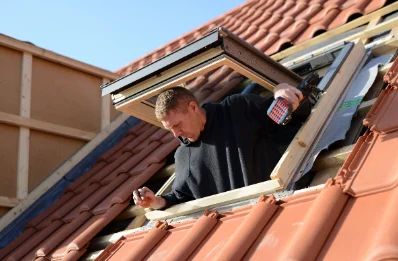 Pose de fenêtres de toit Velux à Genouilleux